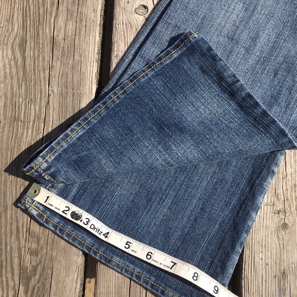 Rock & Republic Distressed Blue Jeans - Picture 8 of 8